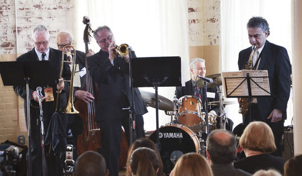 Bob Petteruti (bass) leads tribute to Bobby Hackett