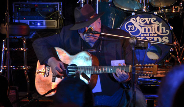 Paul Geremia performing